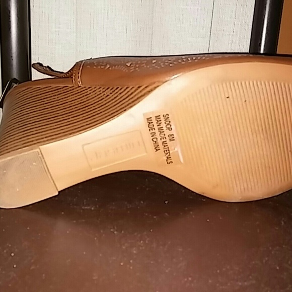 Cutout design wedges - Picture 5 of 5